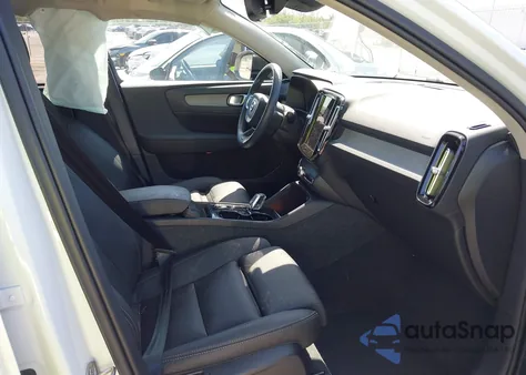 2025 Volvo Xc40 B5 Plus Dark Theme из США, поврежденный, VIN YV4L12UC2S2451557